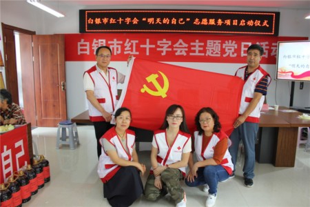 2.党员合影.jpg 2.党员合影.jpg
