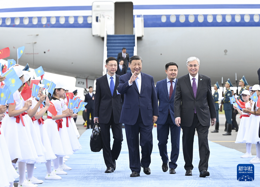 16.3.习近平出席上海合作组织成员国元首理事会.jpg