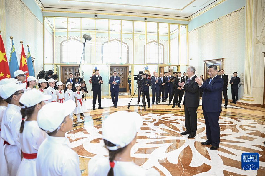 16.5.习近平出席上海合作组织成员国元首理事会.jpg