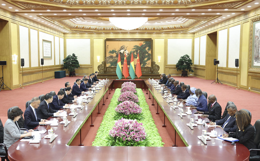 26.2.习近平同几内亚比绍总统恩巴洛会谈.jpeg