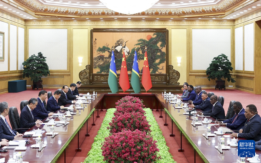 27.2.习近平会见所罗门群岛总理马内莱.jpg
