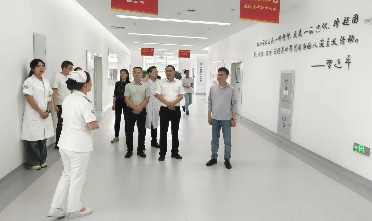 照片3——上海市红十字会在武威市开展交流活动.jpg