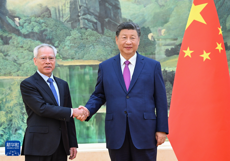 64.1.习近平会见澳门特别行政区候任行政长官岑浩辉.jpg