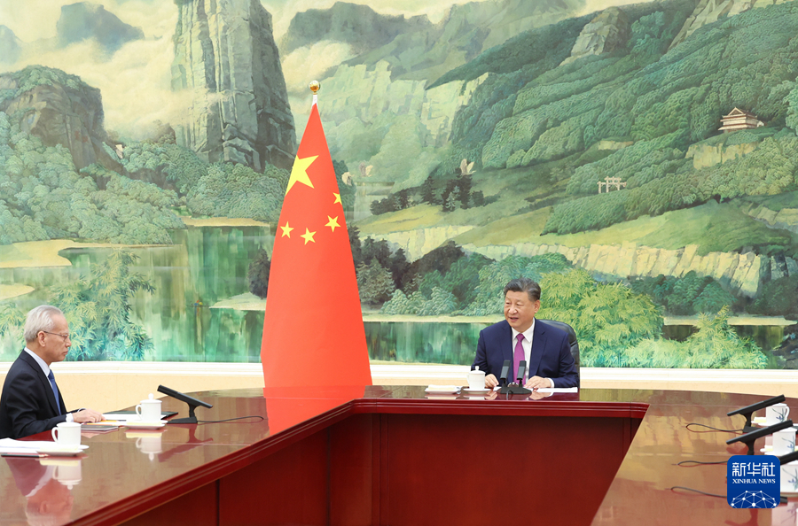 64.4.习近平会见澳门特别行政区候任行政长官岑浩辉.jpg