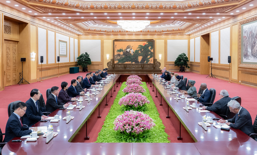 82.2.习近平会见主要国际经济组织负责人.jpeg