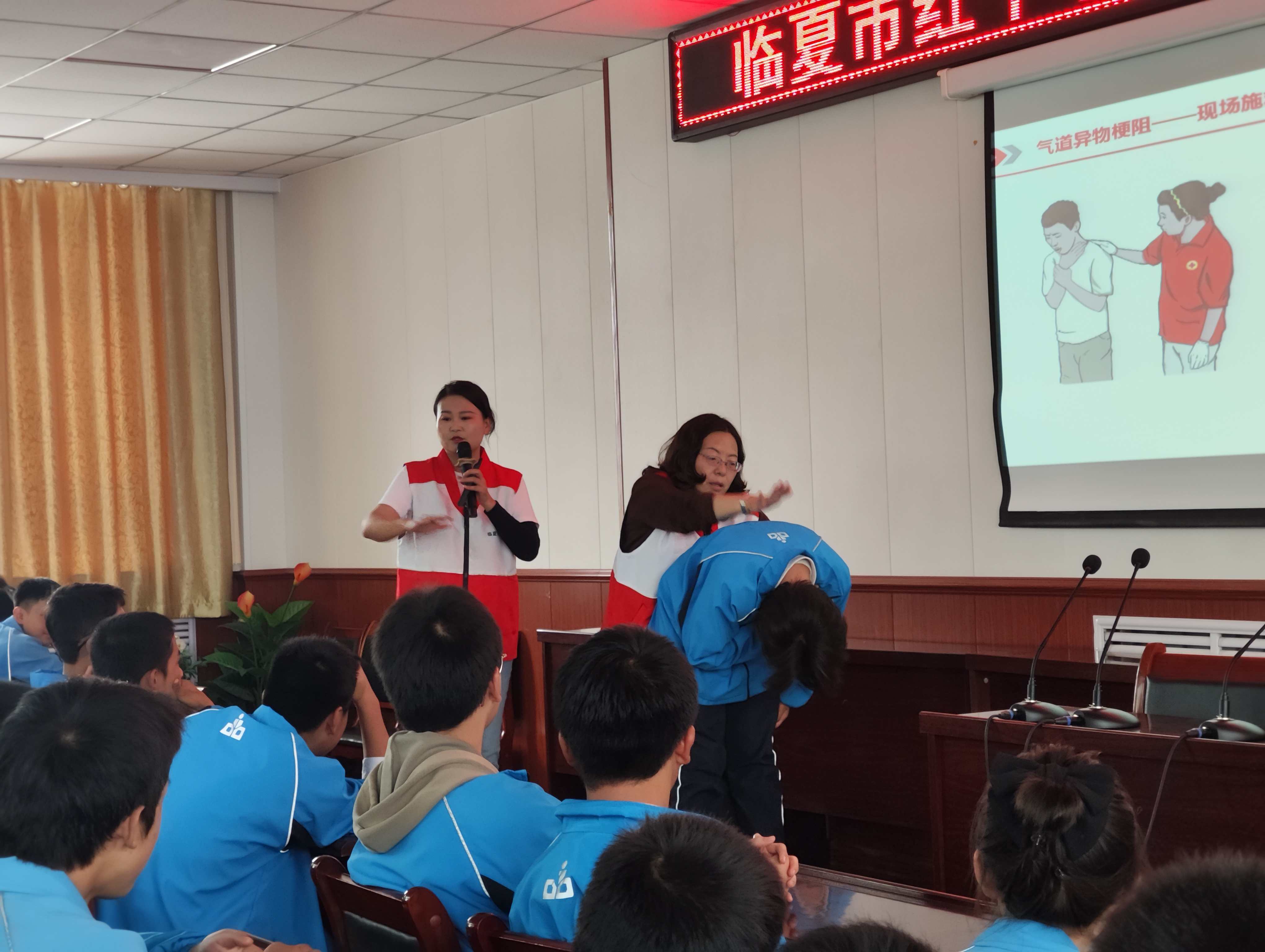 dedc75a80a6c111a48a526aa796ab114.jpg